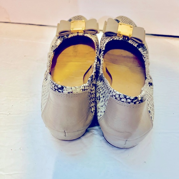 Beautiful Cole Hann Flats - Picture 2 of 5